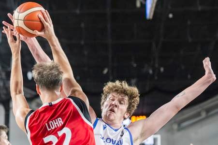 Slováci vedení novým koučom deklasovali susedov aj s hviezdou NBA