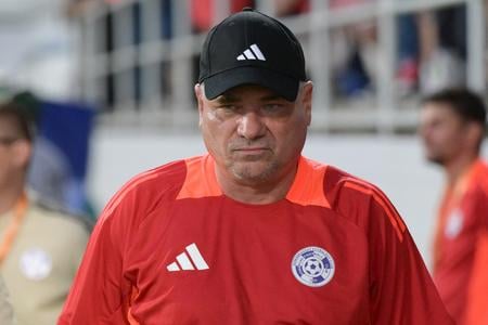 Tréner KFC Komárno Mikuláš Radványi.