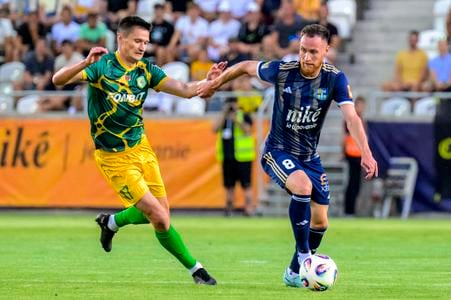 Na snímke zľava Jegor Zubovič (Neman Grodno), Dávid Gallovič (Košice) počas prvého zápasu 2. predkola futbalovej Konferenčnej ligy FC Košice - FC Neman Grodno.