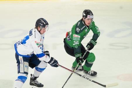 Archívna fotografia - zľava Oleksandr Peresunko (Poprad) a Branislav Ligas (Nové Zámky).