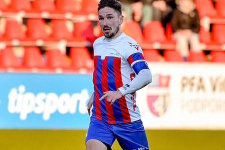 Denis Duga s kapitánskou páskou na ramene doviedol ViOn v úvodnom kole na Pasienkoch k víťazstvu.