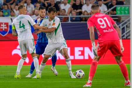 V skvelej atmosfére nováčik nepremenil jedenástku, no dvakrát vyrovnal a po zápase bolo po návšteve vedenia hlučno