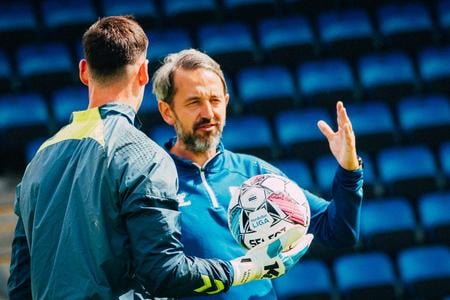 Dvaja slovenskí brankári vo finálovom výberovom kole dánskeho Koldingu IF. Okrem Danka uvažovali aj o Michalovi Kukučkovi z Norimbergu