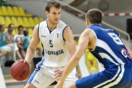 V drese slovenskej reprezentácie odvádzal Anton Gavel (s loptou) cenné služby až do roku 2014. O rok neskôr ešte stihol za Nemecko odohrať európsky šampionát.