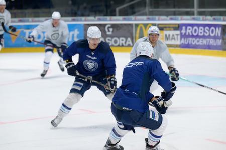 Na snímke hokejisti HK Nitra počas prvého tréningu na ľade pred novým ročníkom hokejovej Tipsport ligy.