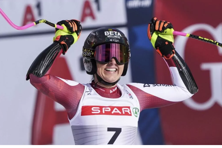 Stephanie Venierová a jej radosť zo zlata na domácich MS v Saalbachu 2025.