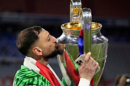 Brankár Gianluigi Donnarumma nebol nominovaný na duel o európsky Superpohár a podľa všetkého parížsky klub opustí.