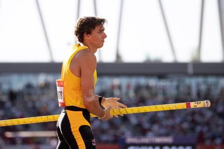 Armand Duplantis skočil ďalší svetový rekord. Tentoraz v Budapešti.