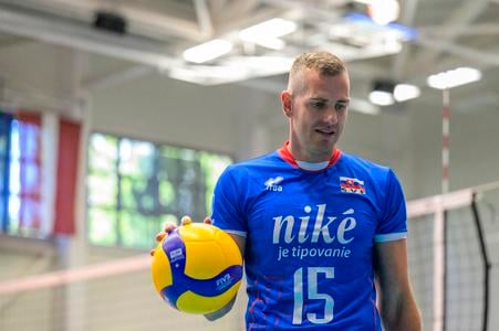 Po štyroch rokoch sa vrátil do reprezentácie a pomohol jej k postupu na ME. Budúcnosťou sa však volejbalový rekordér nezaoberá