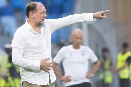 Tréner Weiss neuniesol zlomový moment a vynadal rozhodcovi. Bude to veľmi náročná sezóna, vravel jeho syn