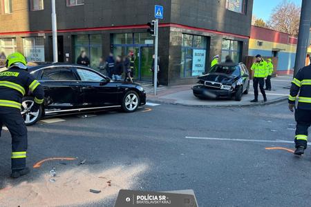 Traffic accident involving a government limousine carrying Finance Minister Ladislav Kamenický of Smer.