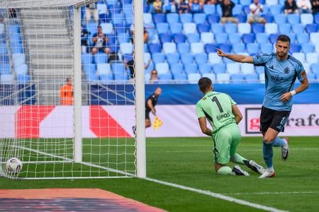 Na Slovane v hlavnej úlohe Kucharevyč, Strelec prestupuje do FC Middlesbrough