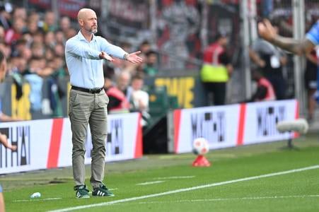 Erik ten Hag už nie je trénerom Leverkusenu.