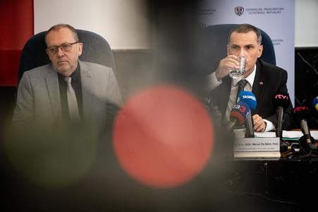 General Prosecutor Maroš Žilinka (r) a his deputy Jozef Kandera (l)