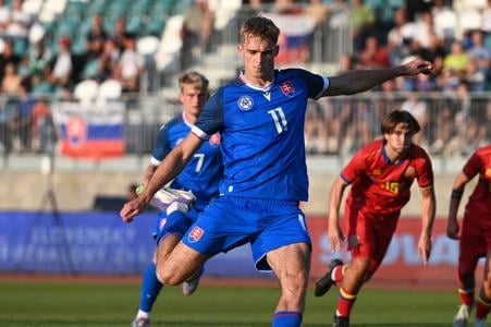 Adam Griger a jeho pokutový kop, ktorým poslal Slovensko do vedenia 1:0.
