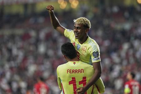 Ferran Torres (dole) sa raduje spolu s Yamalom z gólu v zápase kvalifikácie MS proti Turecku.