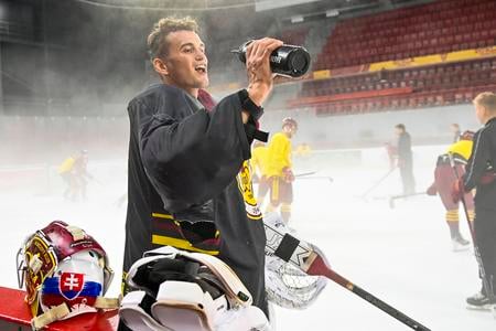 Z extraligy mám rešpekt, vraví brankár draftovaný do NHL, ktorého pribrzdili vážne zdravotné problémy