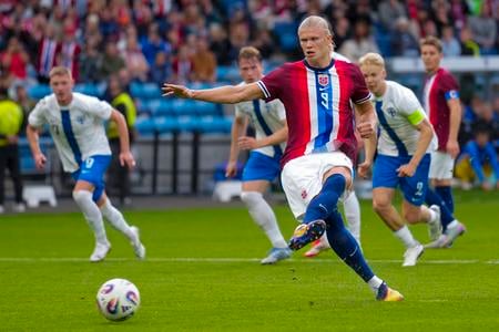 Vikingovia predviedli streleckú exhibíciu: Päťgólový Haaland doprial penaltu spoluhráčovi. Hovorí to o jeho charaktere, povedal Aasgaard