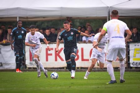 Vyzeralo to, že prvú ligu hrajú oni a nie my, soptil Mak. Piatoligista nebol ďaleko od senzácie, Slovan prehrával o dva góly