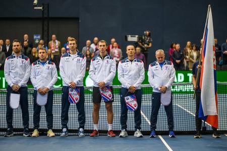 Na snímke tím Slovenska, zľava Norbert Gombos, Alex Molčan, Miloš Karol, Lukáš Klein, Jozef Kovalík a kapitán slovenského tímu Tibor Tóth.