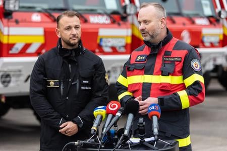 From left: Interior Minister Matúš Šutaj Eštok (Hlas) and Fire and Rescue Corps president Adrián Mifkovič at a press conference in Žilina on Thursday, 19 December 2024, marking the handover of new firefighting equipment worth more than €12 million.
