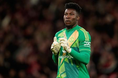 Andre Onana odchádza z Manchestru United na hosťovanie do Turecka.