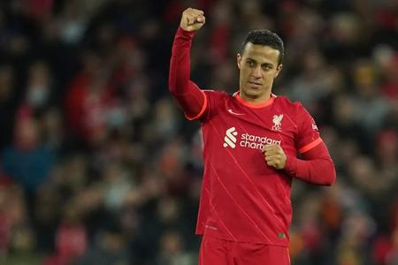 Thiago Alcantara v drese FC Liverpool.