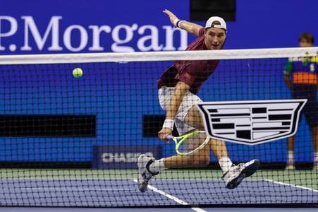 Nemec Jan-Lennard Struff vybojoval pre Nemecko v Tokiu prvý bod.