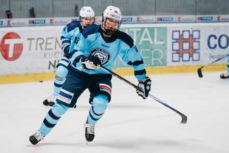 Adam Nemec (v popredí) a Tomáš Chrenko (v pozadí) sú dve veľké draftové nádeje HK Nitra.
