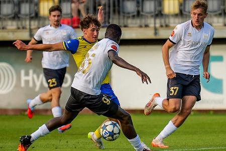 Momentka zo súboja Pohronie - Petržalka 1:2.