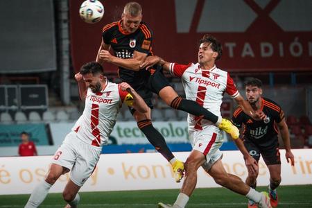 Daniel Köstl takýmto spôsobom otvoril skóre zápasu Trenčín - Ružomberok a výraznou mierou sa tým pričinil o prvý triumf Liptákov v sezóne.