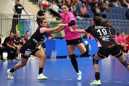 Na snímke zľava Elba Alvarezová Torradová (Španielsko),  Adriána Holejová (Slovensko) a Ester Somazaová Boschová (Španielsko).