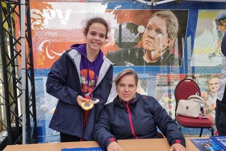 Sofia Slugeňová s najúspešnejšou slovenskou paralympioničkou Veronikou Vadovičovou.