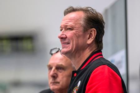 Na snímke hlavný tréner Prešova Peteris Skudra počas zápasu 6. kola hokejovej Tipsport ligy HC Prešov - HK 32 Liptovský Mikuláš.