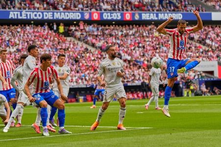 David Hancko z Atlética Madrid (vpravo).