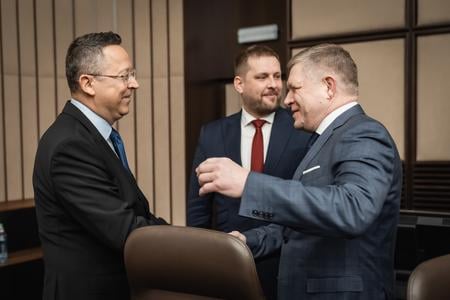 Finance Minister Ladislav Kamenický (l), Health Minister Kamil Šaško (c) and PM Robert Fico.