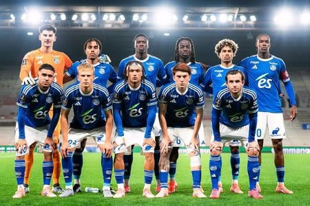 Ben Chilwell (dolu, vravo) bol ako 28-ročný suverénne najstarší hráč proti OM.