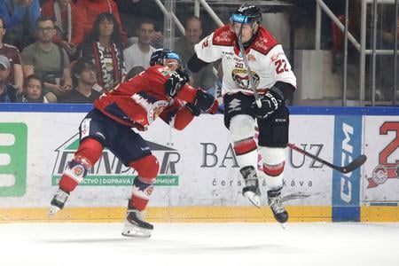 Ilustračná fotografia - Zľava Daniel Brejčák (Zvolen) a Dávid Šoltés (Banská Bystrica).