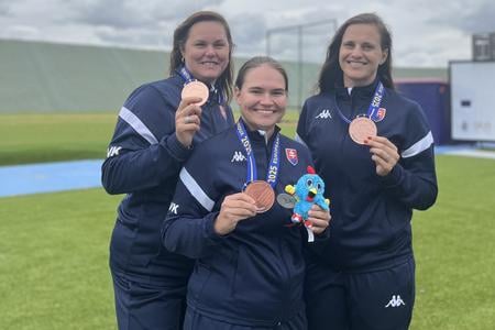 Slovenské skeetarky - zľava Monika Štibravá, Vanesa Hocková a Danka Hrbeková - získali v tomto roku v tímovej súťaži bronz na ME i na MS.