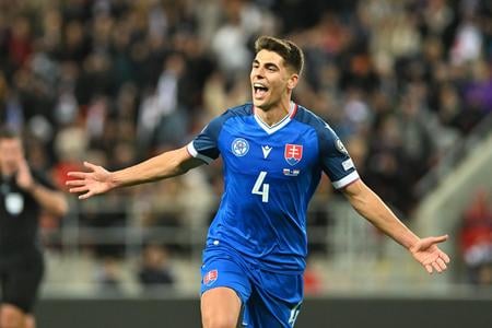 Adam Obert sa teší z gólu počas kvalifikačného zápasu na Majstrovstvá sveta medzi Slovenskom a Luxemburskom.