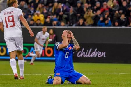 Stredopoliar Ondrej Duda bude Slovensku pre trest za žlté karty chýbať v dôležitom novembrovom zápase proti Severným Írom. 