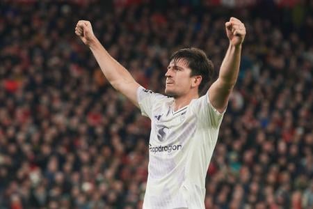 Harry Maguire sa teší z gólu do siete Liverpoolu.