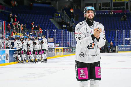 Päťbodový Filip Krivošík vydarený duel oslávil s fanúšikmi Košíc.
