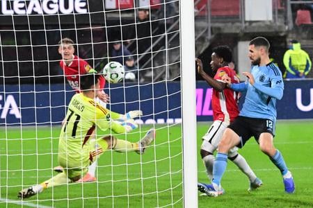 Dominik Takáč predviedol proti Alkmaaru deväť úspešných zákrokov.