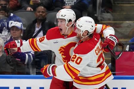 VIDEO: Sám pred bránkou nezaváhal, Honzek strelil svoj premiérový gól v NHL