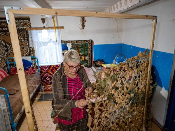 Sieť na pletenie sietí zaberá takmer celú obývačku