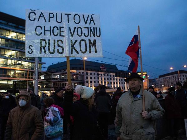 "Čaputová wants war with Russia," said one of the banners.
