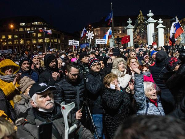 The crowd gathered in front of the Presidential Palace, many of participants not wearing masks.