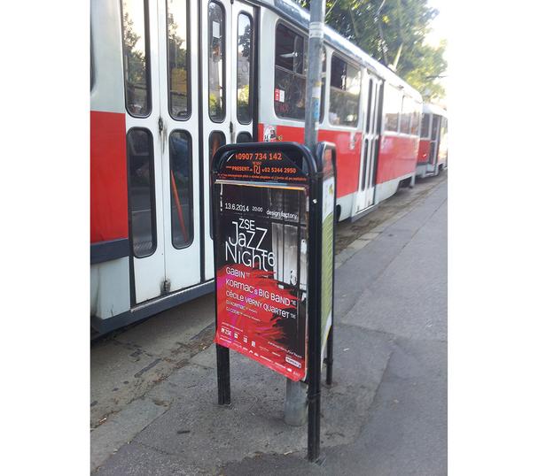 Zastávka MHD.