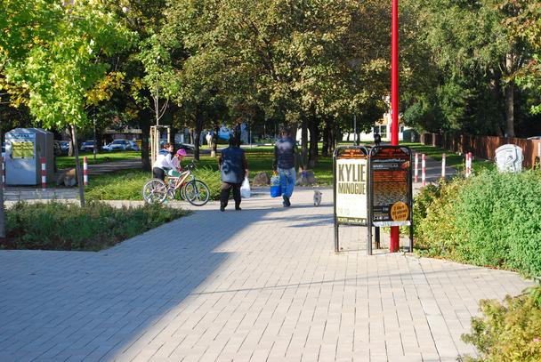 Nevidiaci idúci po pravom okraji chodníka zariadenie nezaregistruje.
